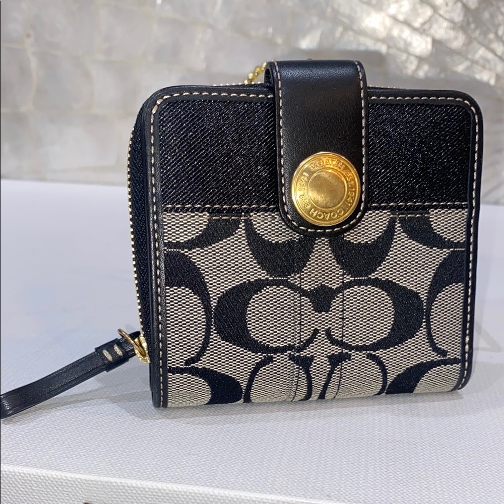 Coach Black & Cream Signature Jacquard Zip Around Wallet w Satin & Leather NWOT